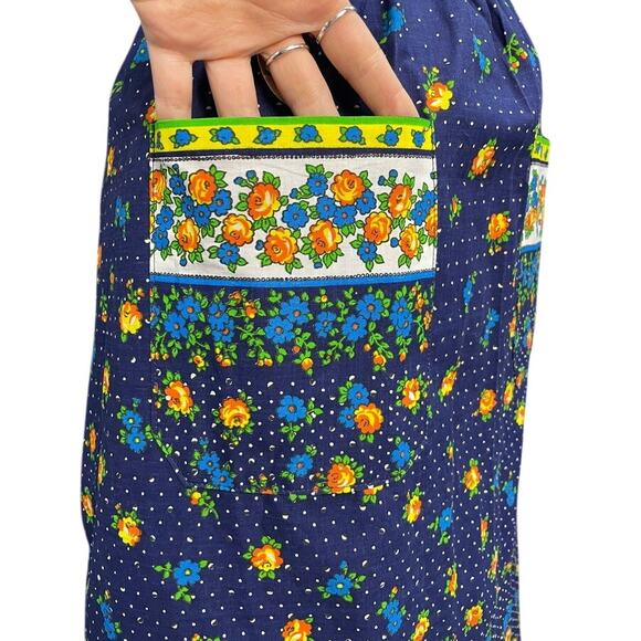 Vintage Full Length Apron with Pockets - Picture 7 of 11